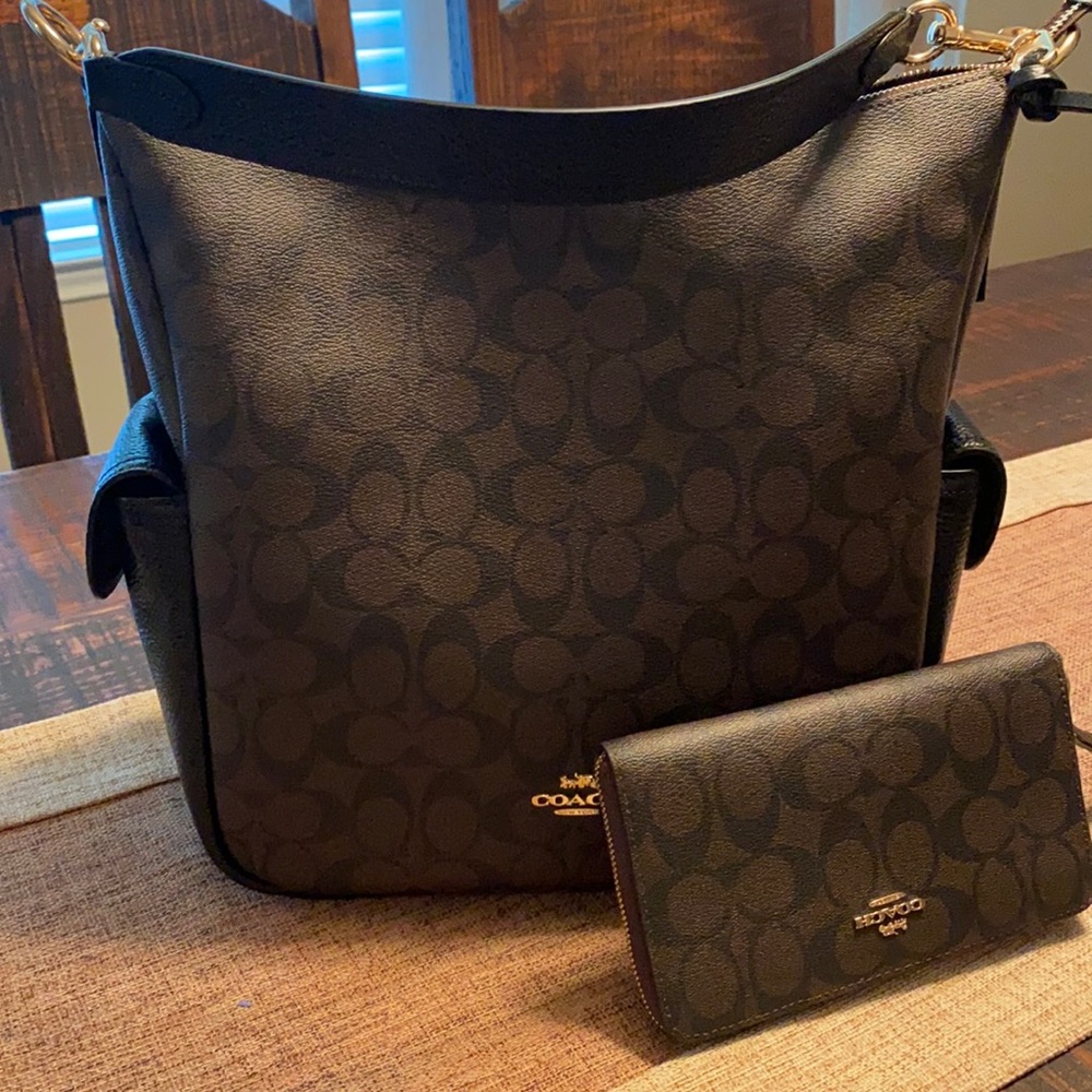 Gorgeous COACH Brn/blk purse with matching wallet.